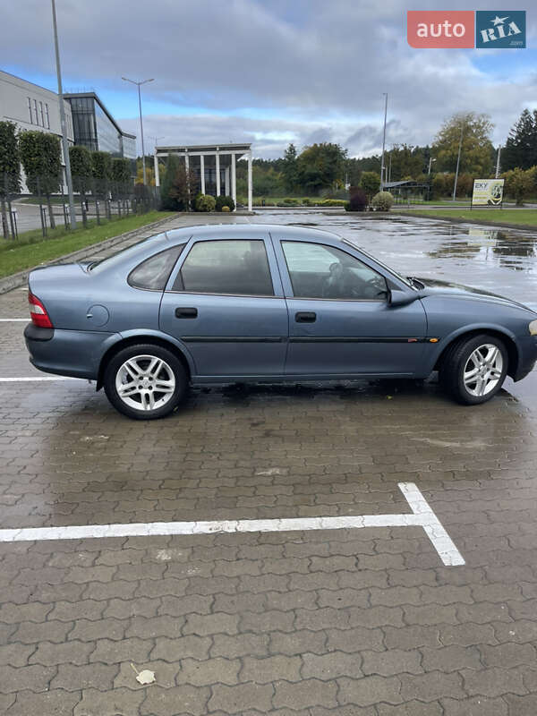 Седан Opel Vectra 1998 в Бродах