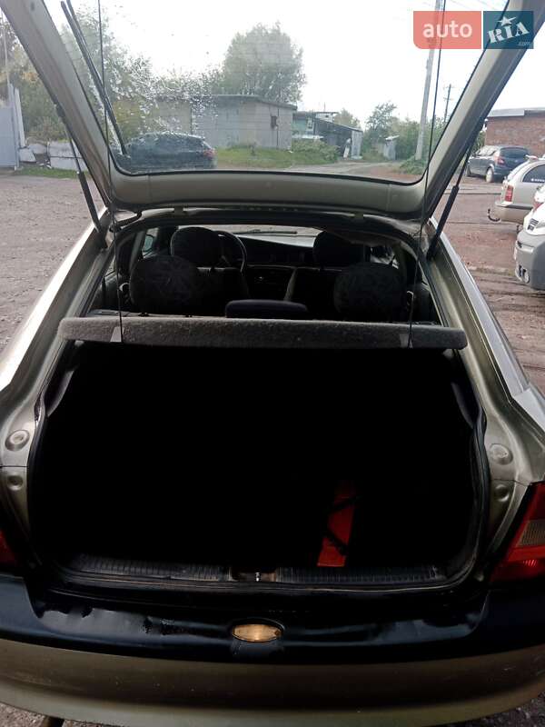 Седан Opel Vectra 1996 в Шептицькому