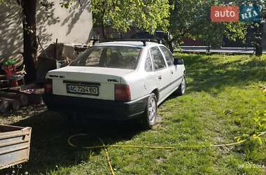 Седан Opel Vectra 1990 в  фото 6 Седан Opel Vectra 1990 в
