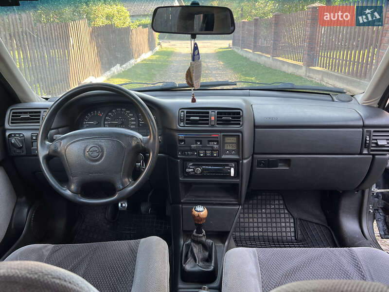 Седан Opel Vectra 1994 в Каменке-Бугской
