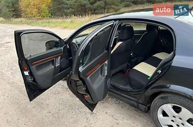 Седан Opel Vectra 2004 в 