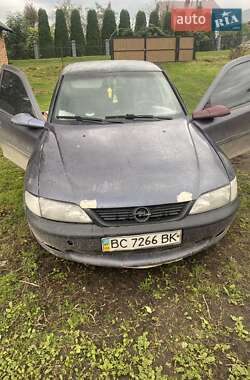 Лифтбек Opel Vectra 1996 в Мостиске