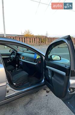 Универсал Opel Vectra 2005 в 