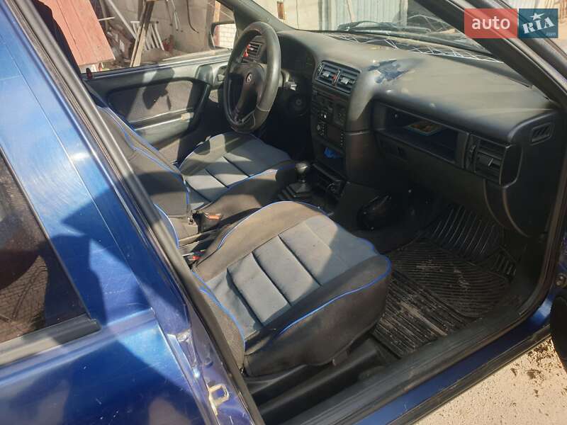 Седан Opel Vectra 1993 в Луцке фото 7 Седан Opel Vectra 1993 в Луцке