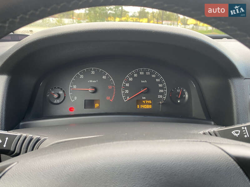 Седан Opel Vectra 2003 в Гостомеле