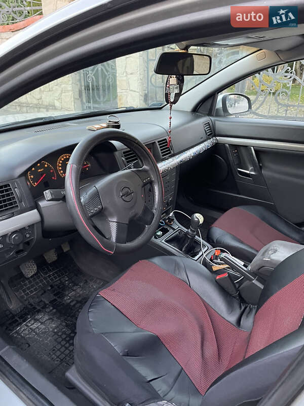 Седан Opel Vectra 2003 в Львове