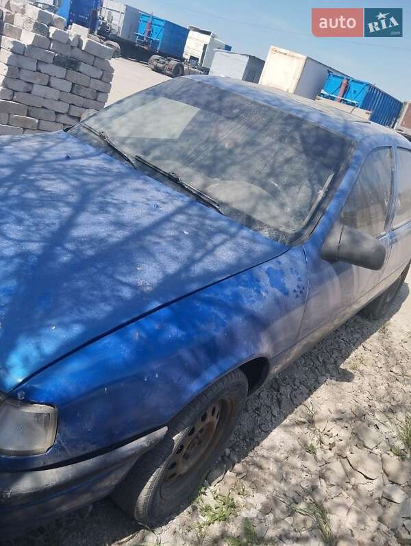 Седан Opel Vectra 1990 в Павлограде фото 3 Седан Opel Vectra 1990 в Павлограде