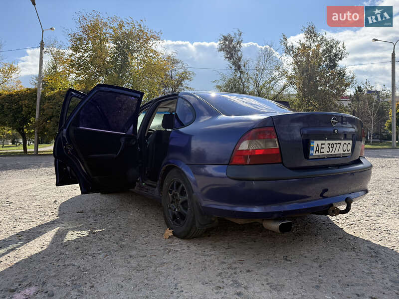 Седан Opel Vectra 1996 в Кривом Роге фото 5 Седан Opel Vectra 1996 в Кривом Роге
