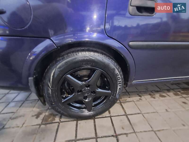 Седан Opel Vectra 1998 в Львові