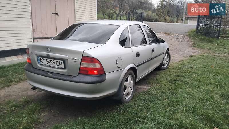 Седан Opel Vectra 1998 в Косові
