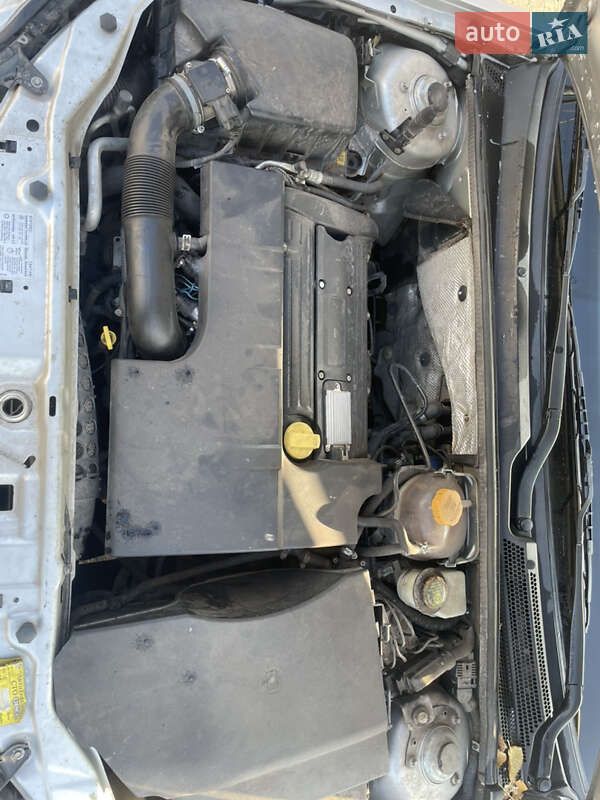 Седан Opel Vectra 2003 в Мерефа