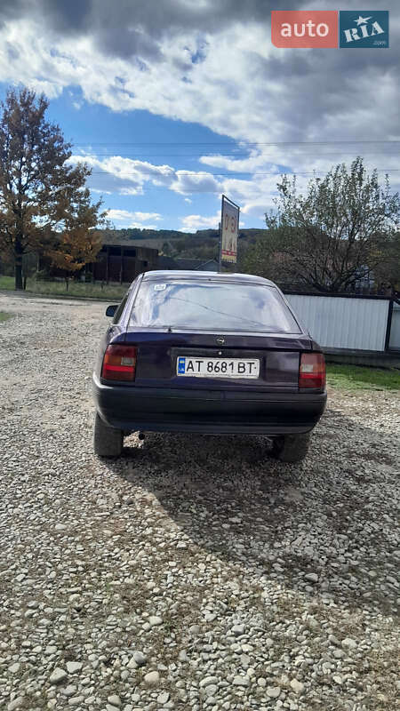 Лифтбек Opel Vectra 1992 в Хотине фото 6 Лифтбек Opel Vectra 1992 в Хотине