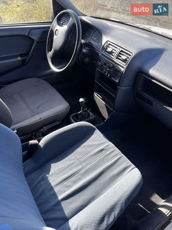 Седан Opel Vectra 1990 в Києві