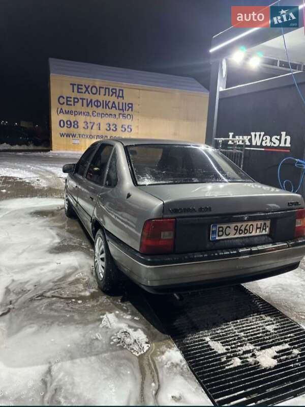 Седан Opel Vectra 1989 в Новояворовске фото 2 Седан Opel Vectra 1989 в Новояворовске