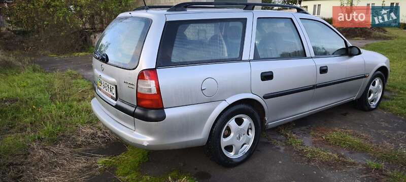 Универсал Opel Vectra 1998 в Дубровице