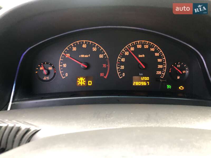 Седан Opel Vectra 2003 в Попельне