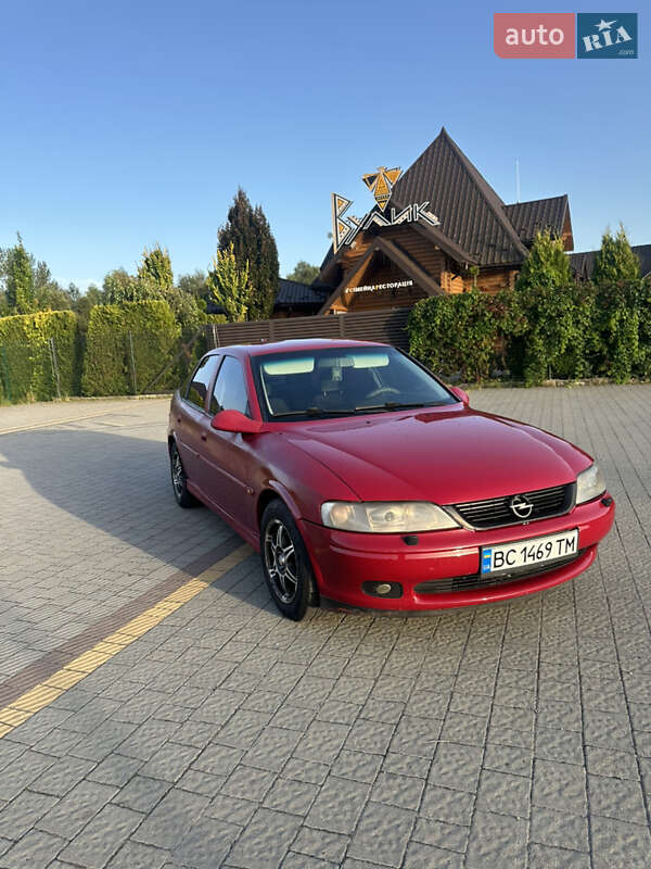 Лифтбек Opel Vectra 2000 в Львове