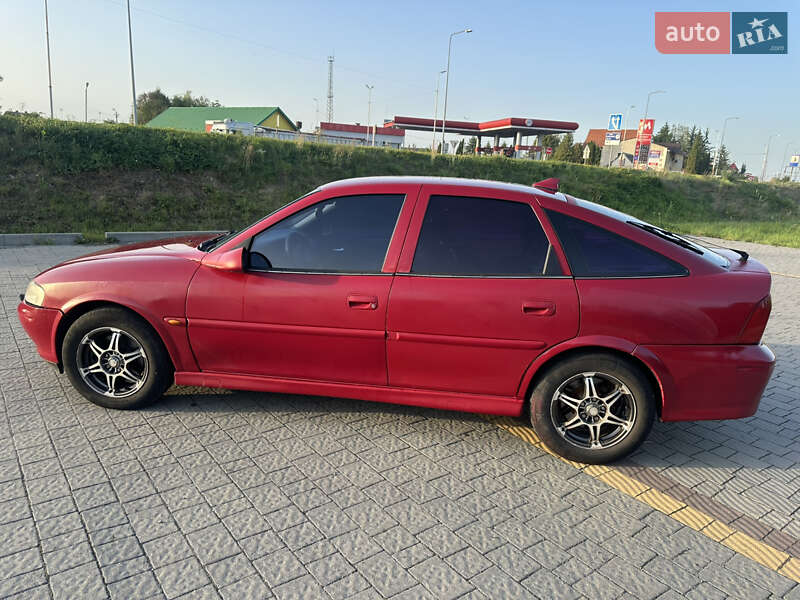 Лифтбек Opel Vectra 2000 в Львове