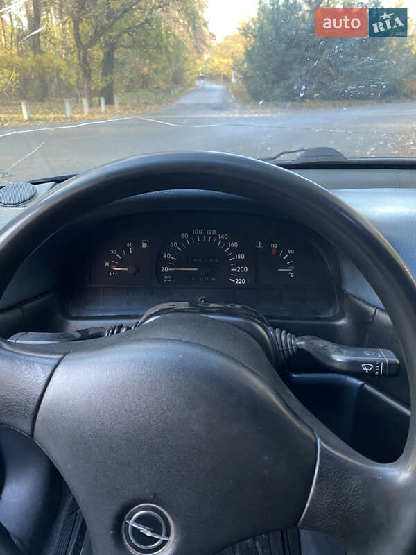 Седан Opel Vectra 1990 в Новомосковске