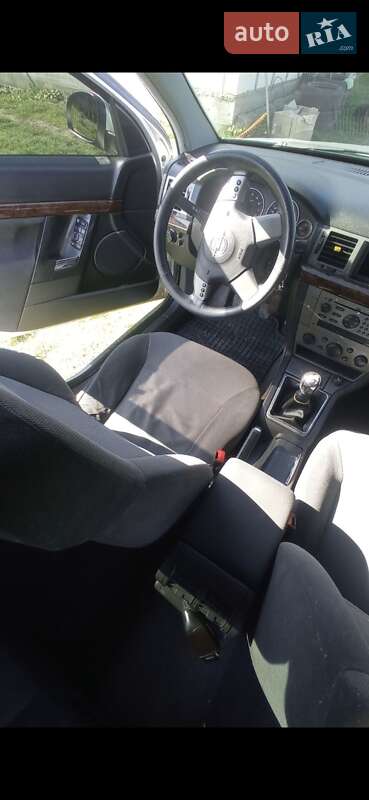 Универсал Opel Vectra 2004 в Гайсине