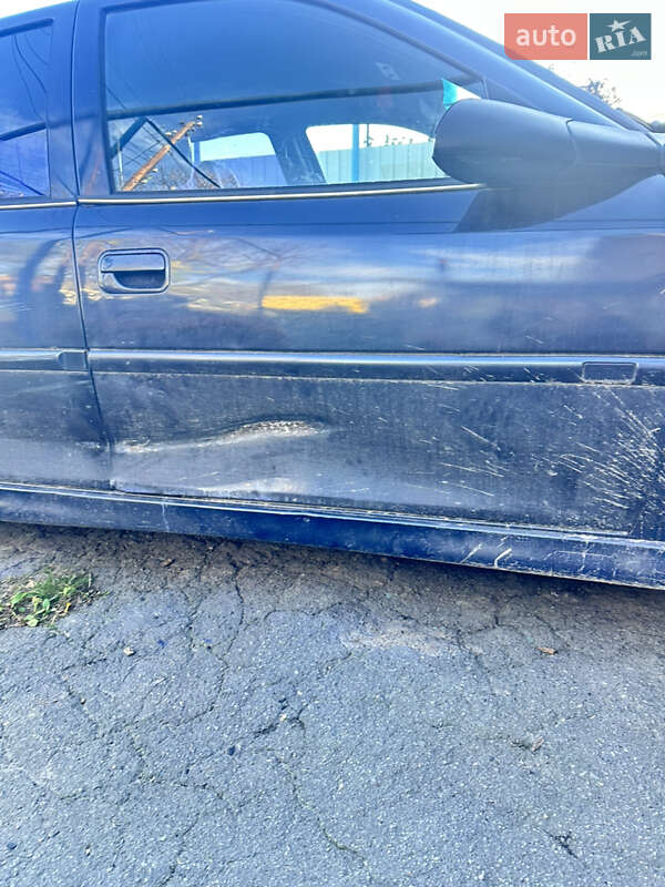 Седан Opel Vectra 1999 в Литине