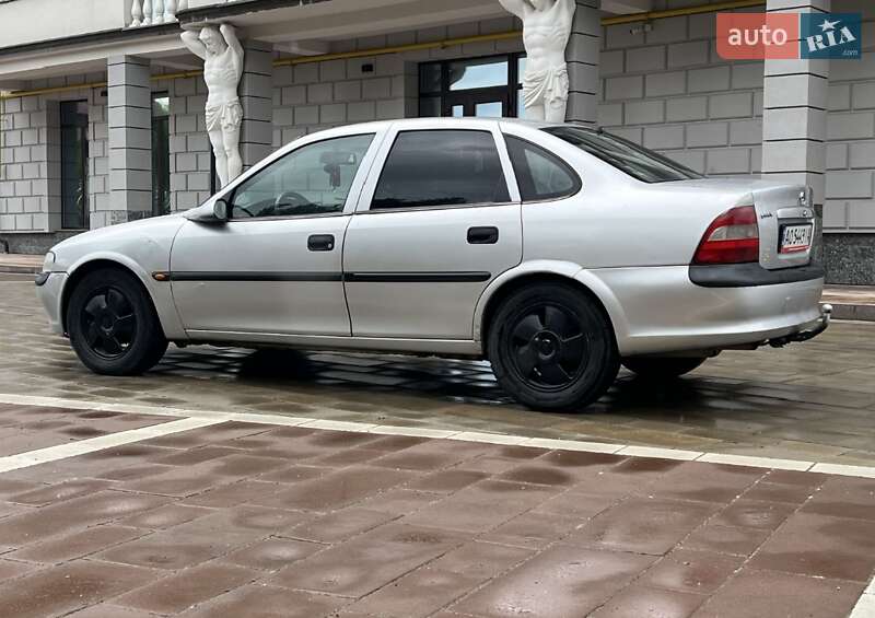 Седан Opel Vectra 1996 в Ивано-Франковске фото 5 Седан Opel Vectra 1996 в Ивано-Франковске
