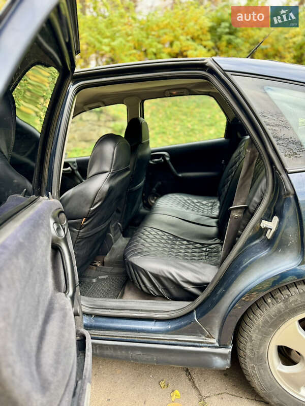 Седан Opel Vectra 2000 в Остроге