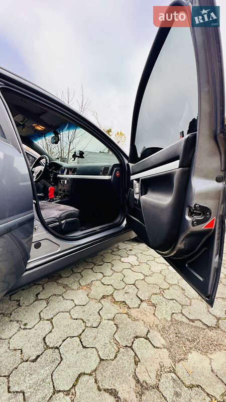 Универсал Opel Vectra 2005 в Дубно