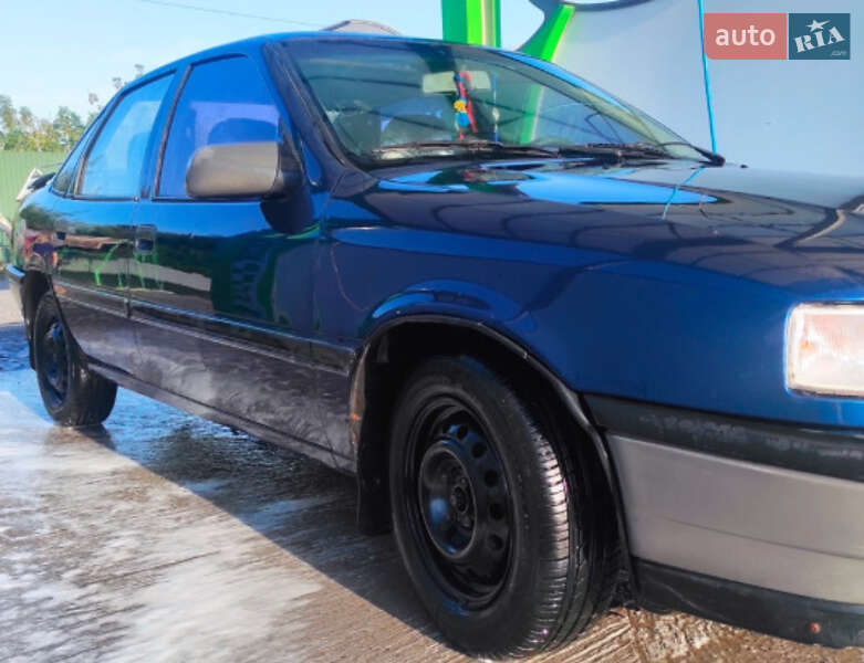 Седан Opel Vectra 1990 в Золочеві