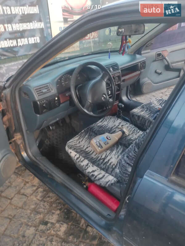 Седан Opel Vectra 1990 в Золочеві