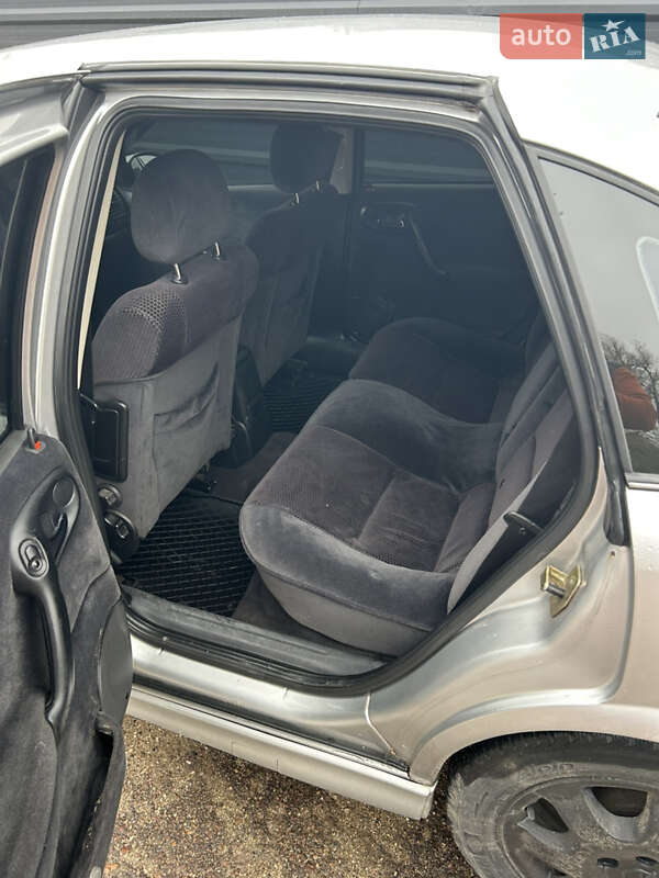 Седан Opel Vectra 2000 в Тернополі