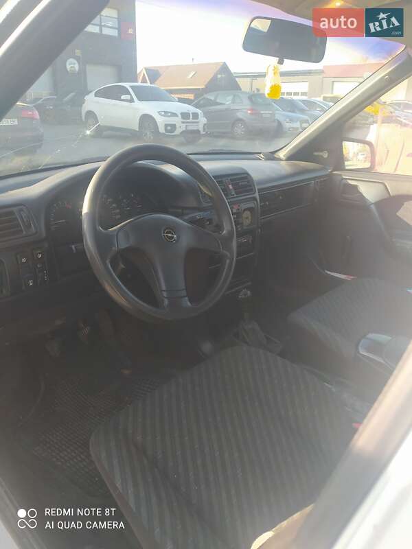 Седан Opel Vectra 1990 в Львове фото 3 Седан Opel Vectra 1990 в Львове