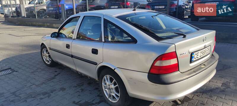 Ліфтбек Opel Vectra 1998 в Чернівцях
