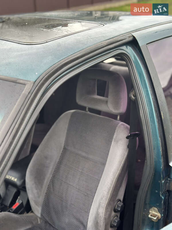 Седан Opel Vectra 1994 в Самборе