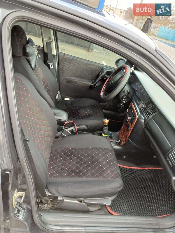 Лифтбек Opel Vectra 1998 в Херсоне