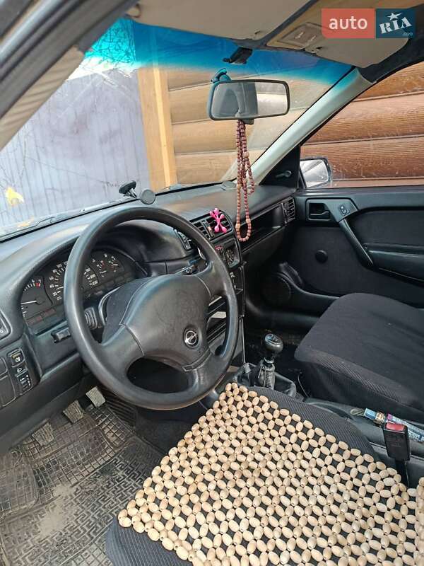 Седан Opel Vectra 1992 в Сумах