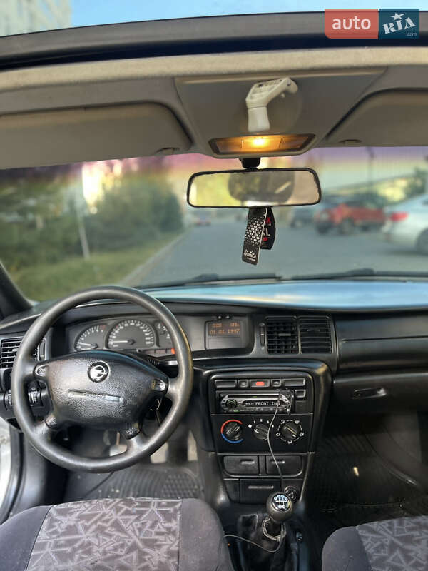 Седан Opel Vectra 1996 в Хмельницькому
