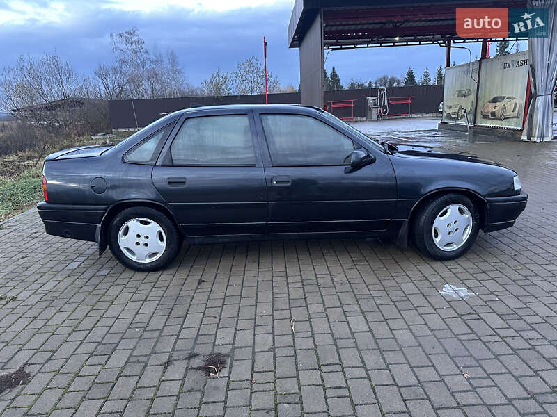 Седан Opel Vectra 1990 в Отынии