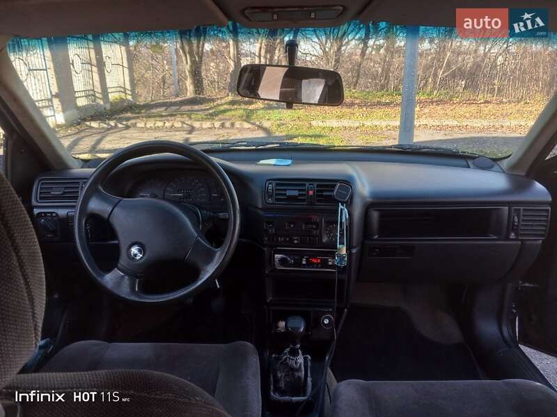 Седан Opel Vectra 1991 в Золочеве фото 10 Седан Opel Vectra 1991 в Золочеве