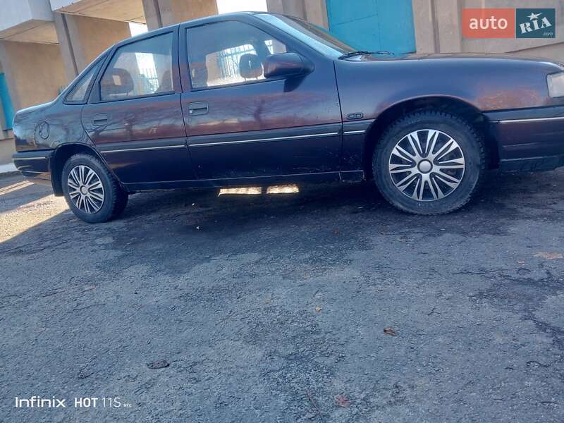 Седан Opel Vectra 1991 в Золочеве фото 3 Седан Opel Vectra 1991 в Золочеве