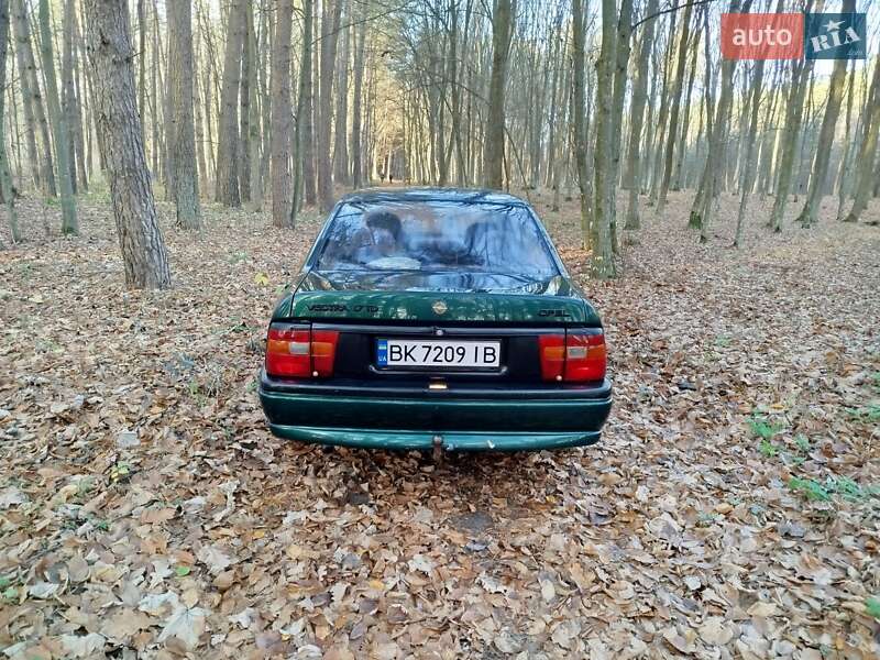 Седан Opel Vectra 1995 в Дубно