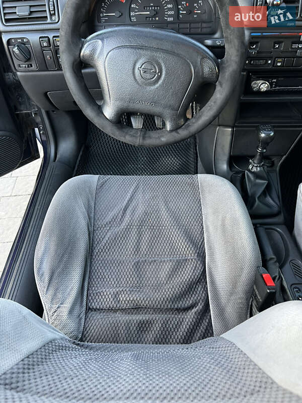 Ліфтбек Opel Vectra 1995 в Івано-Франківську фото 18 Ліфтбек Opel Vectra 1995 в Івано-Франківську