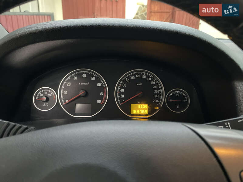 Седан Opel Vectra 2005 в Косове