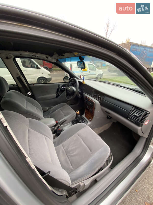 Седан Opel Vectra 2000 в Киеве