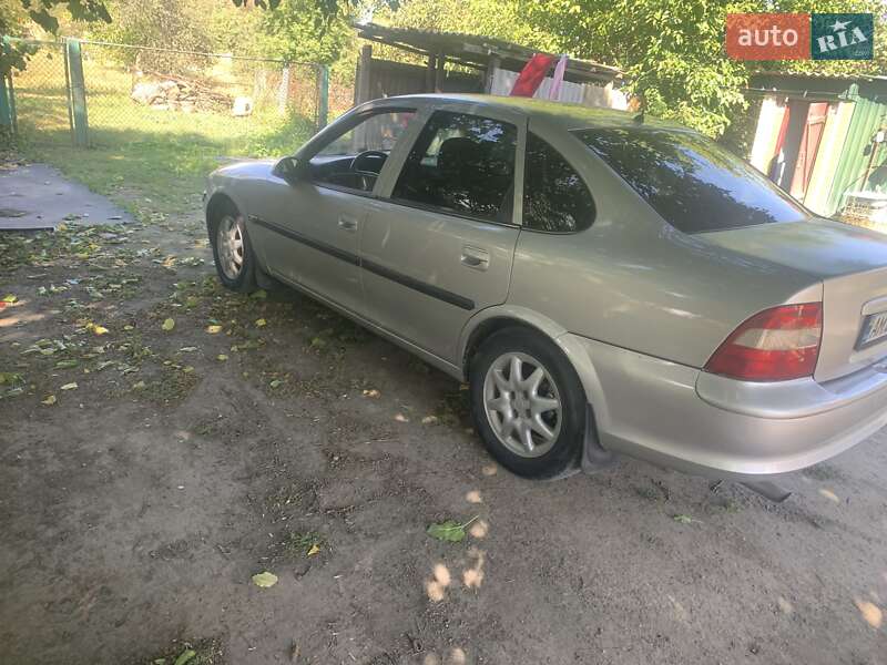 Седан Opel Vectra 1998 в Тыврове фото 12 Седан Opel Vectra 1998 в Тыврове