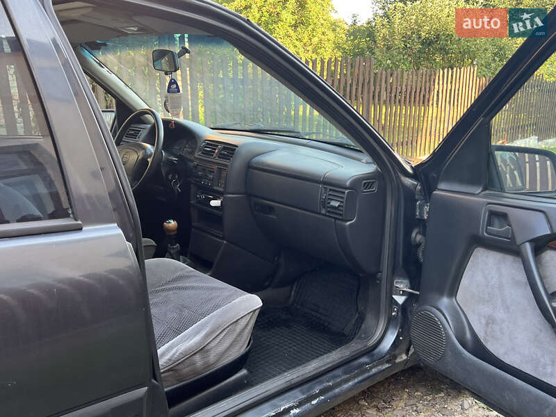 Седан Opel Vectra 1994 в Каменке-Бугской фото 10 Седан Opel Vectra 1994 в Каменке-Бугской