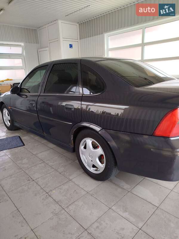 Седан Opel Vectra 2000 в Вишневом