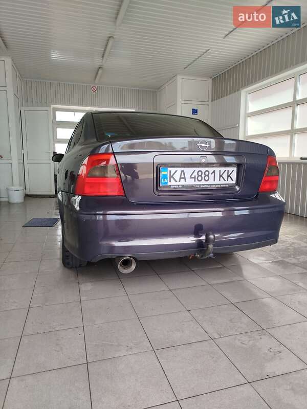 Седан Opel Vectra 2000 в Вишневом