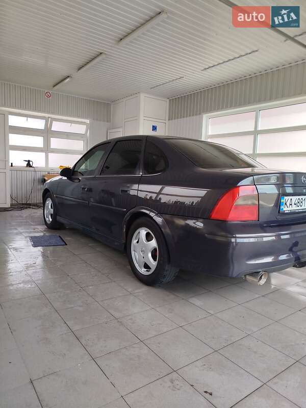Седан Opel Vectra 2000 в Вишневом