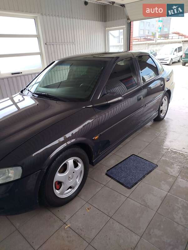 Седан Opel Vectra 2000 в Вишневом
